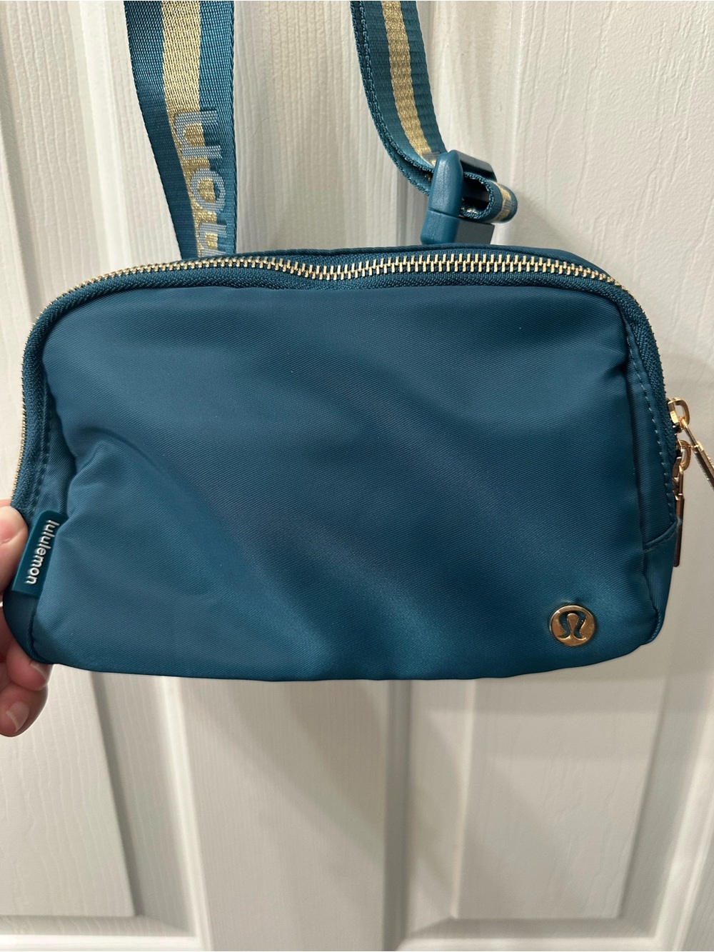 Lululemon Everywhere Belt Bag 2L Teal Crossbody Bag Gold Hardware Fanny Pack